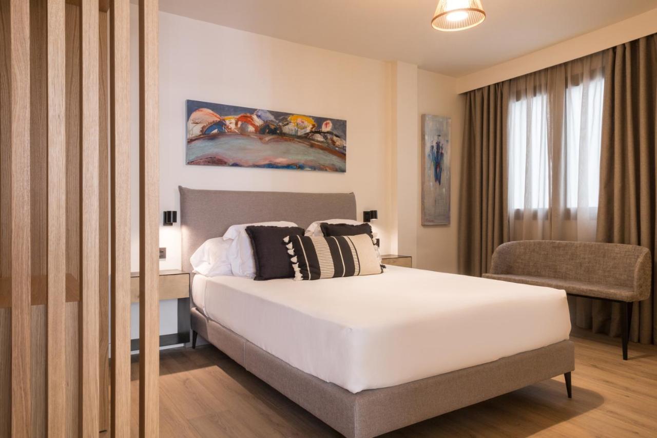 Puerta Catedral Suites เซบีญา ภายนอก รูปภาพ